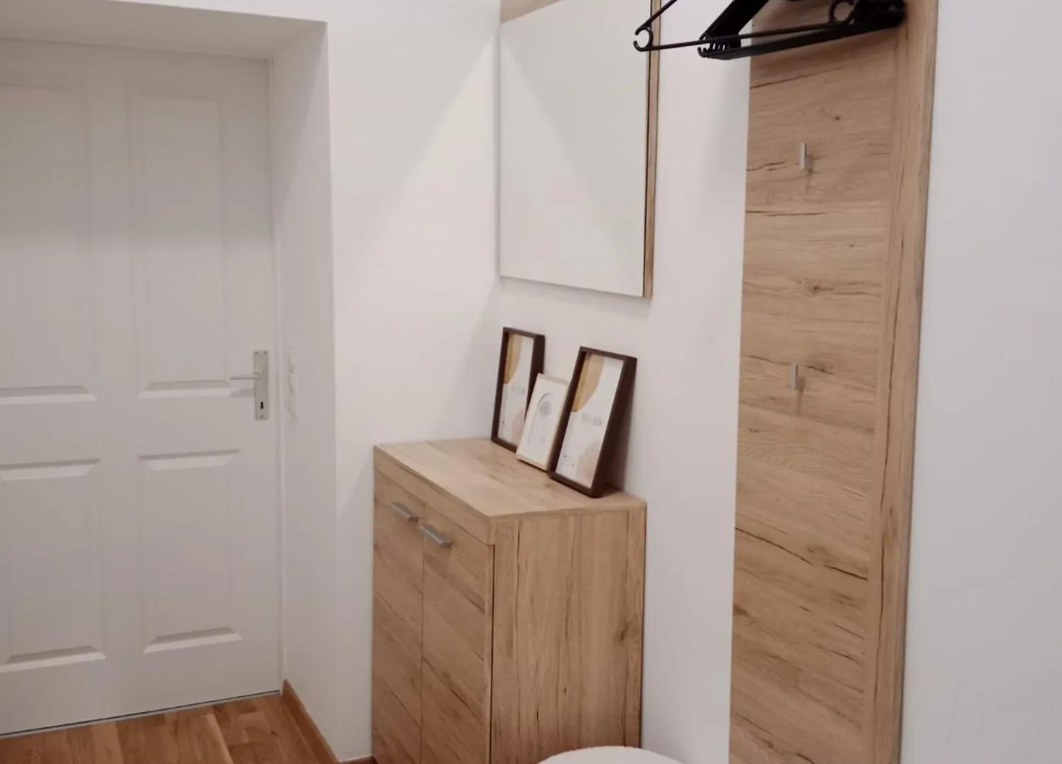Quiet And Cosy Studio-Apartment Near Subway-Station - 15 Minutes To Stephansdom And Schoenbrunn --- Ruhiges, Gemuetliches Studio-Apartment Nahe U-Bahn Station Huetteldorfer Strasse Vienna 0*,