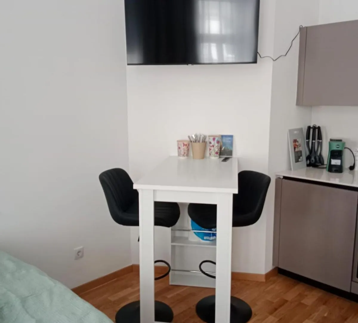 Quiet And Cosy Studio-Apartment Near Subway-Station - 15 Minutes To Stephansdom And Schoenbrunn --- Ruhiges, Gemuetliches Studio-Apartment Nahe U-Bahn Station Huetteldorfer Strasse Vienna 0*,  Austria