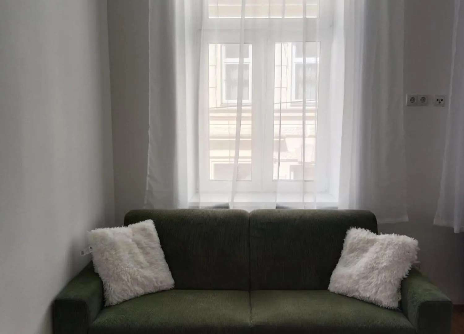 Apartment Quiet And Cosy Studio-Apartment Near Subway-Station - 15 Minutes To Stephansdom And Schoenbrunn --- Ruhiges, Gemuetliches Studio-Apartment Nahe U-Bahn Station Huetteldorfer Strasse Vienna