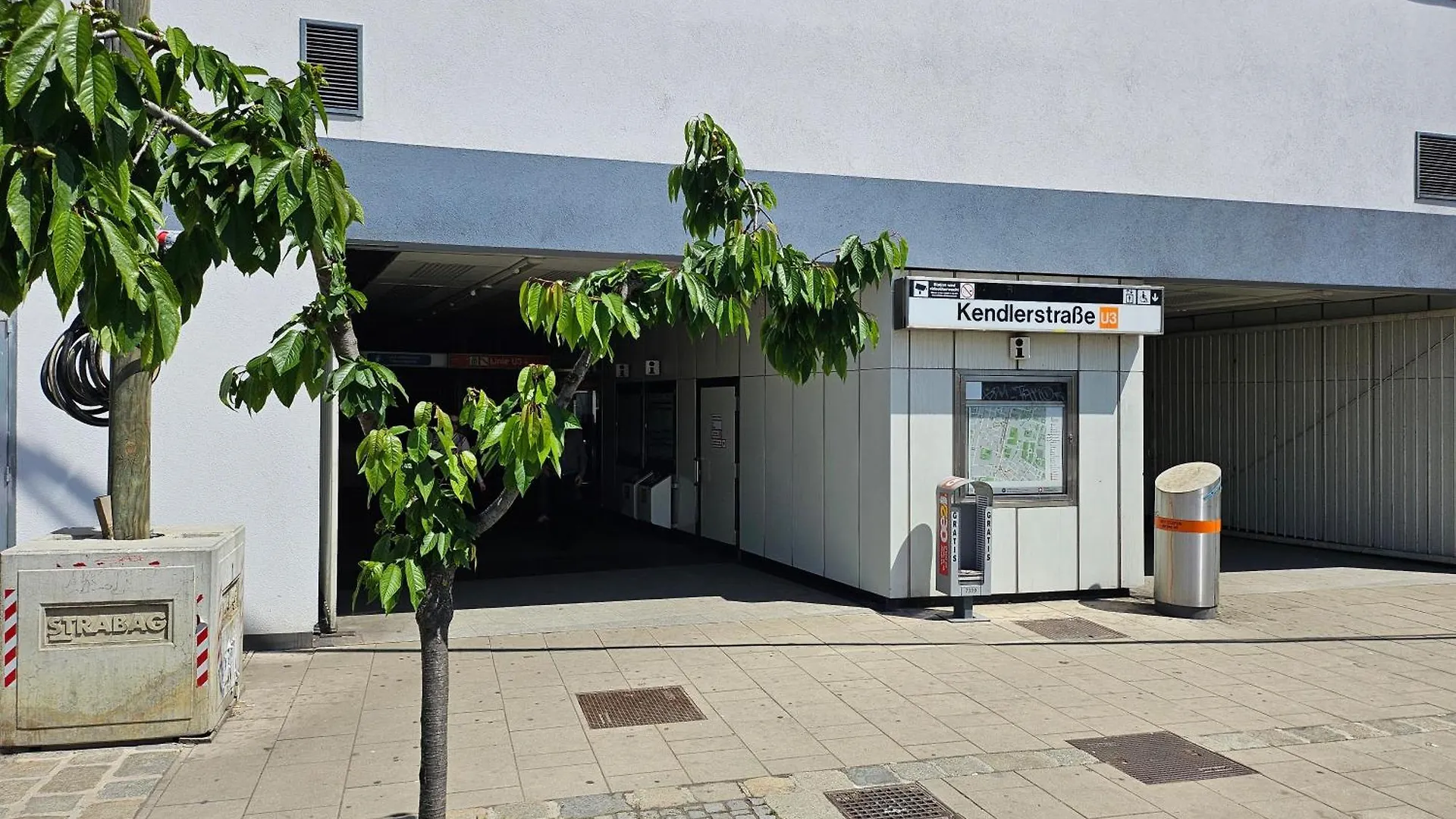 Quiet And Cosy Studio-Apartment Near Subway-Station - 15 Minutes To Stephansdom And Schoenbrunn --- Ruhiges, Gemuetliches Studio-Apartment Nahe U-Bahn Station Huetteldorfer Strasse Vienna 0*,  Austria