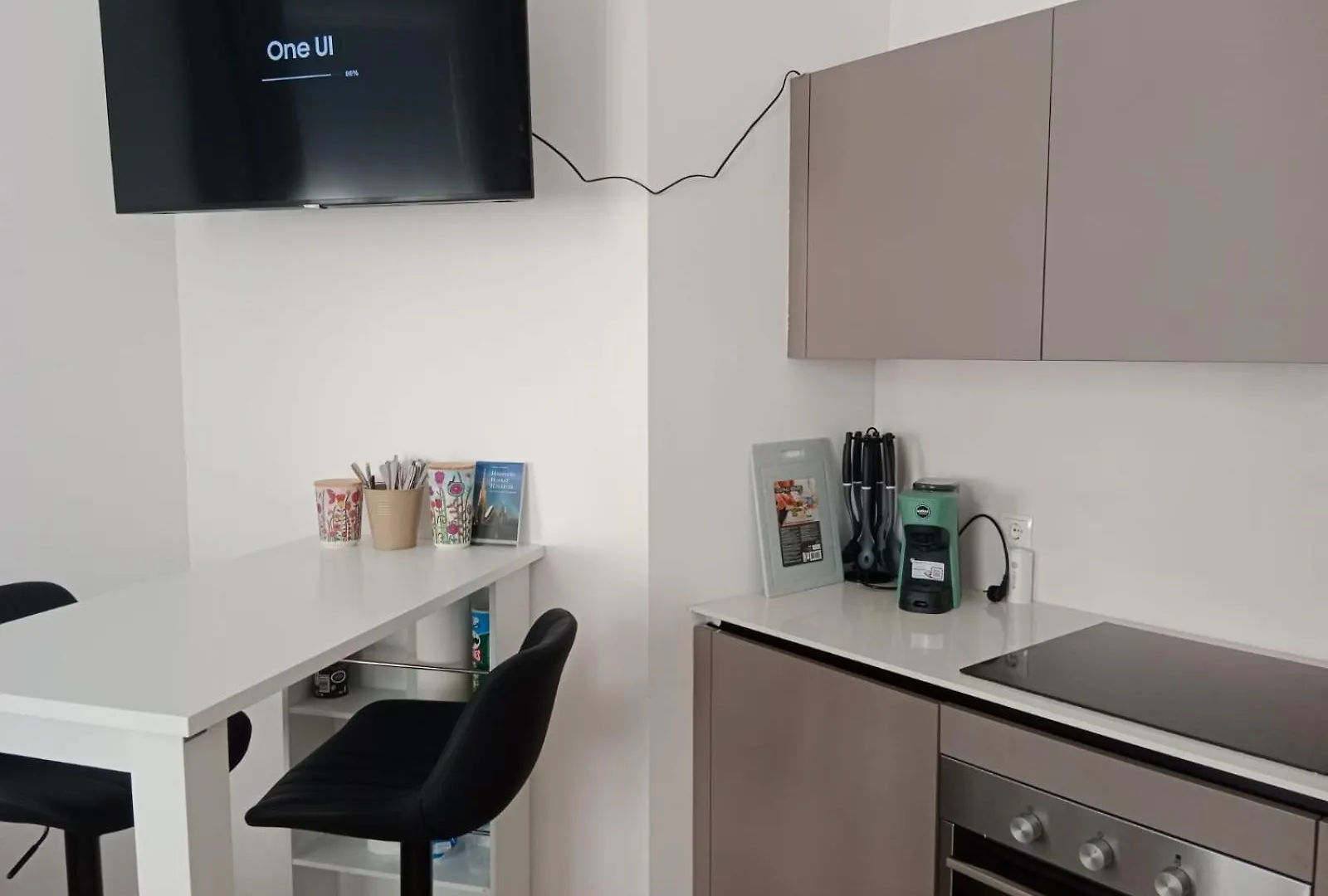 Apartment Quiet And Cosy Studio-Apartment Near Subway-Station - 15 Minutes To Stephansdom And Schoenbrunn --- Ruhiges, Gemuetliches Studio-Apartment Nahe U-Bahn Station Huetteldorfer Strasse Vienna Austria
